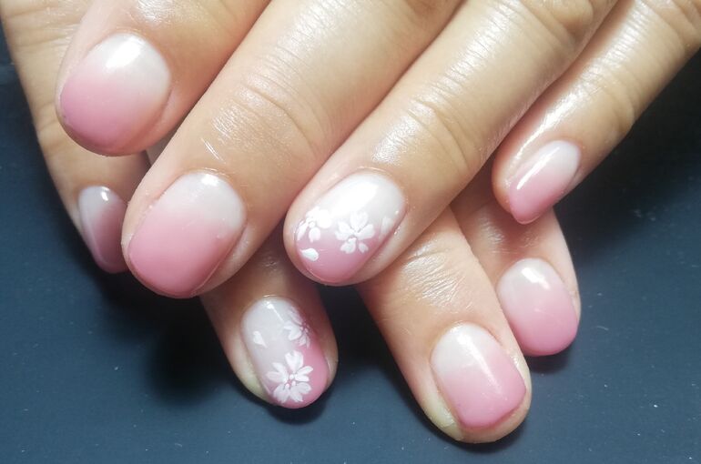 グラデーション おすすめ 印西牧の原 ネイルサロン Newデザイン 手元の輝きを長持ちさせるハンドケア方法などをご提供します 印西のネイルサロン Manoa Nail