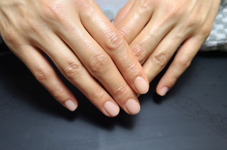 爪の保護 二枚爪 印西市ネイルサロン Newデザイン 手元の輝きを長持ちさせるハンドケア方法などをご提供します 印西のネイルサロン Manoa Nail