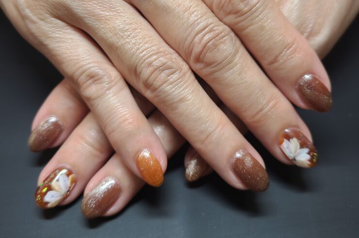 ブラウンフラワーネイル