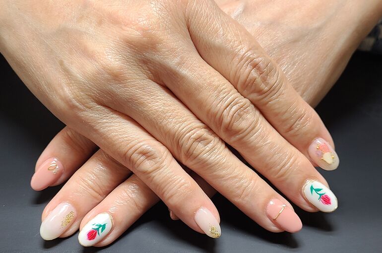 手書きアート 薔薇 印西市ネイルサロン Newデザイン 手元の輝きを長持ちさせるハンドケア方法などをご提供します 印西のネイルサロン Manoa Nail